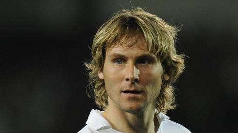 Partita del Cuore, ecco le formazioni in campo allo Juventus Stadium: Nedved in porta, Conte capitano. Con Agnelli e Davids e sfideranno Montero! Calcio d'inizio affidato a De Gregori