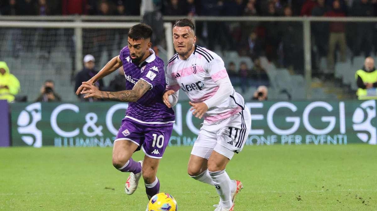 Gazzetta - Kostic corteggiato da alcuni club arabi: Bernardeschi al posto del serbo?