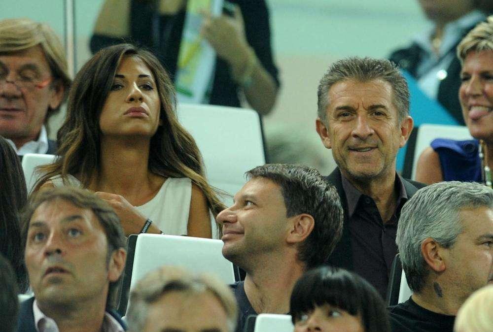 Ezio Greggio sbertuccia Mou: "Ci ha fatto vedere il 3, ma a noi è bastato fartene vedere 1...!