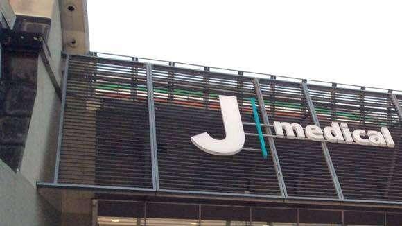 LIVE TJ - LOCATELLI DAY - Manuel uscito dal JMedical: visite mediche terminate. Tifosi in delirio per il suo arrivo (VIDEO) 