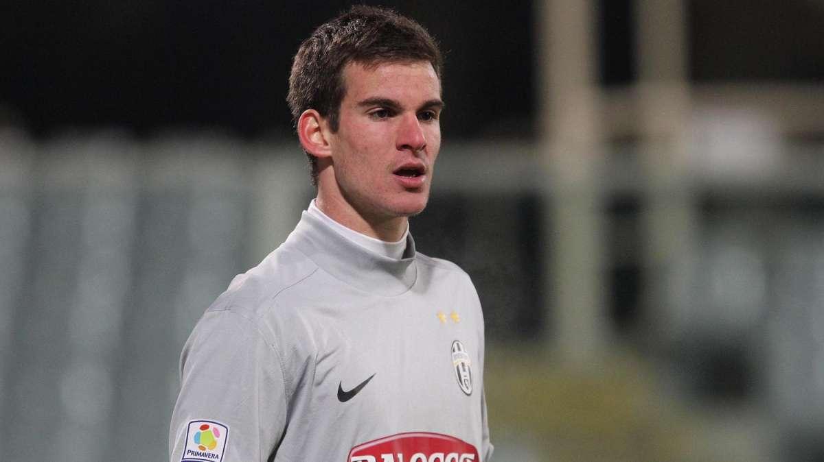 Ufficiale, Sluga all'Hellas Verona