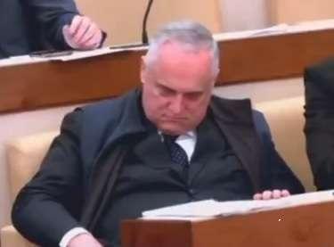 Clamoroso in Senato, Lotito si appisola durante l'audizione: lo sveglia De Laurentiis