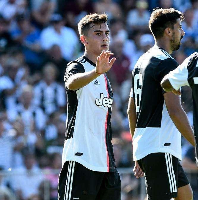 DYBALA SU TWITTER: “Forza capitano, sempre al tuo fianco”