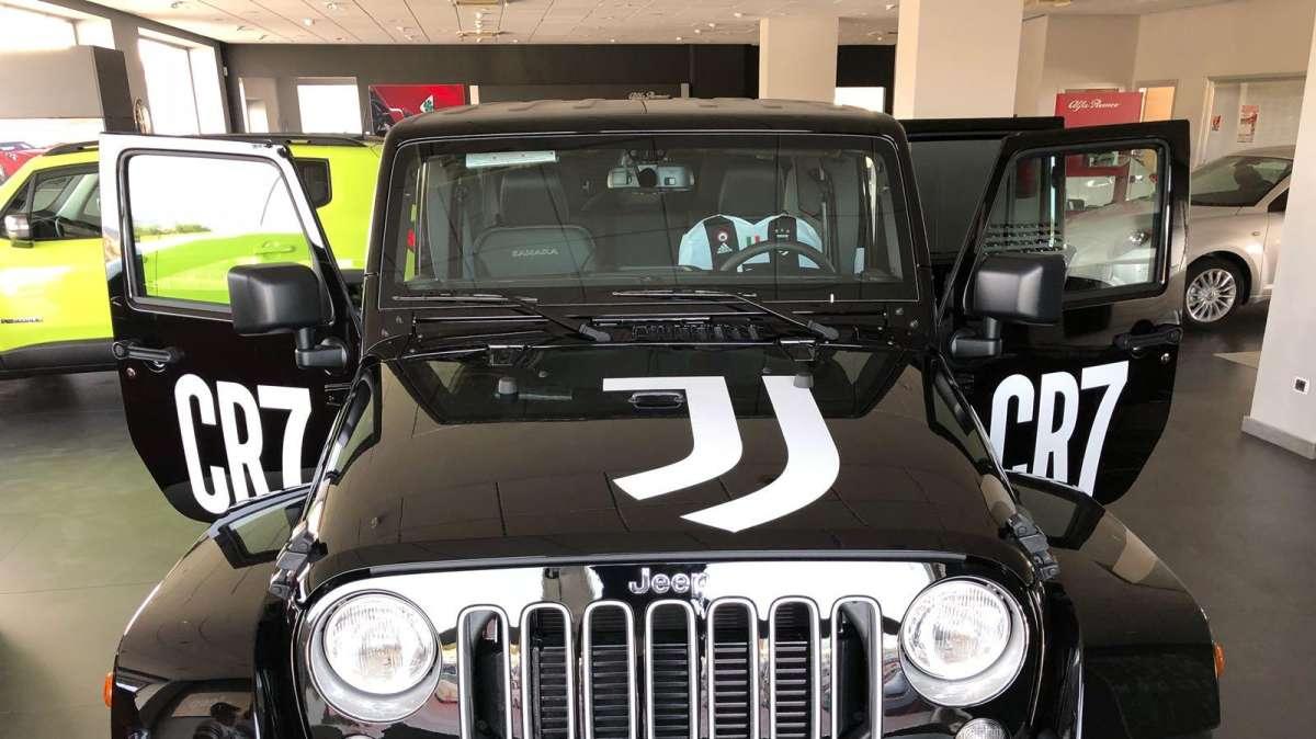 TJ - EFFETTO RONALDO, UN TIFOSO CREA LA SUA JEEP CR7 (Foto e video)