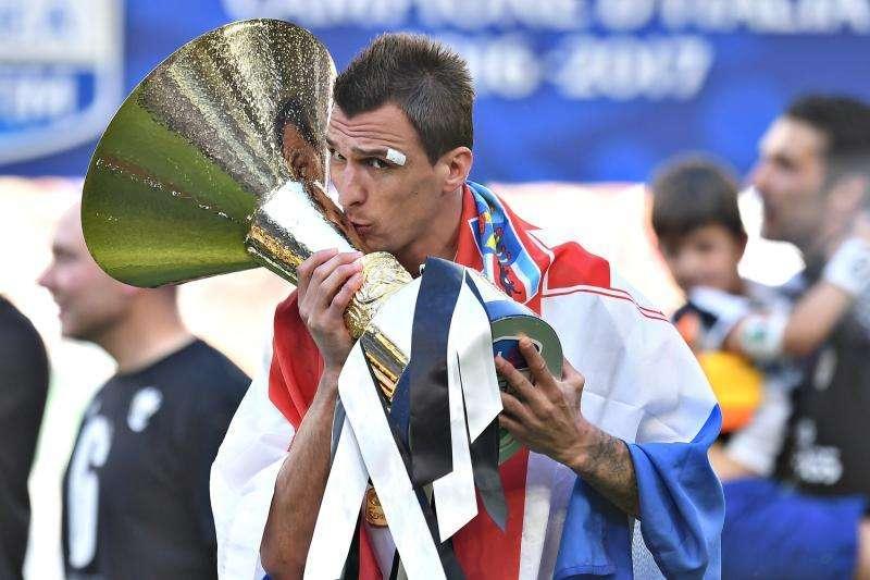 Gazzetta - Mandzukic bloccato, su di lui c'erano in tanti