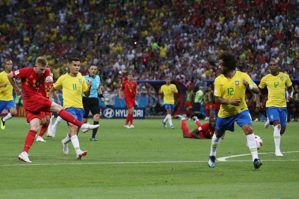Douglas Costa dà verve all'attacco brasiliano