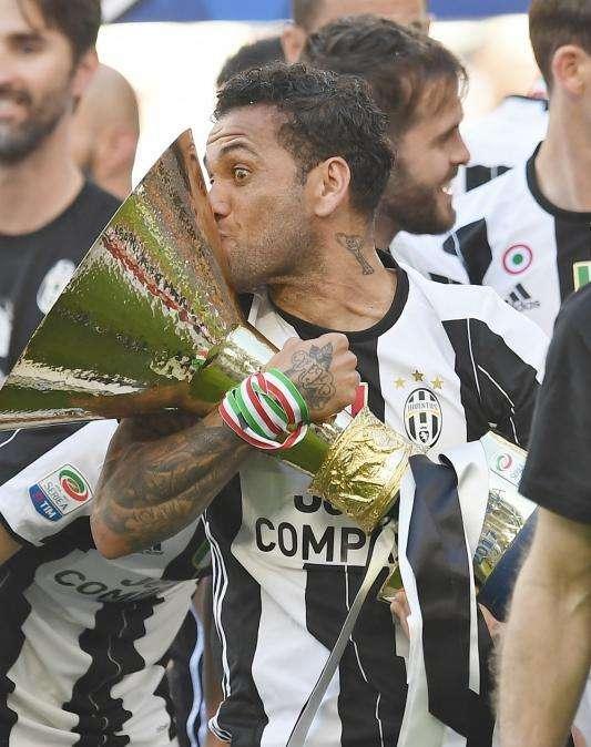 DANI ALVES: "Per me è un giorno speciale, incontrerò persone alle quali voglio bene. Rigrazio la Juve, sono sicuro che sentiranno la mia mancanza"