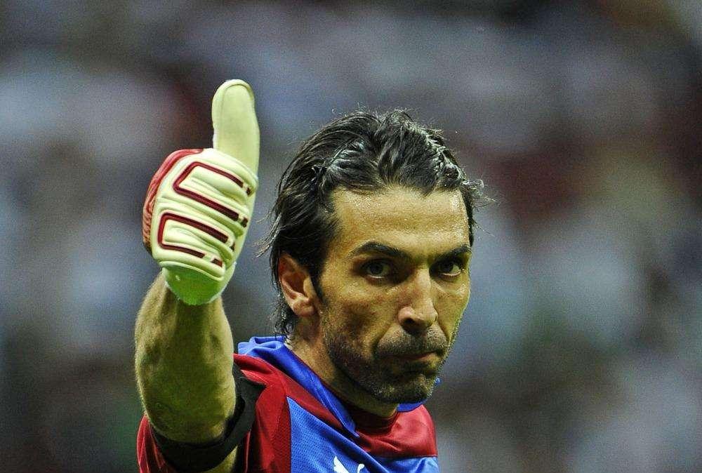 Buffon salva anche la Carrarese e ne diventa proprietario