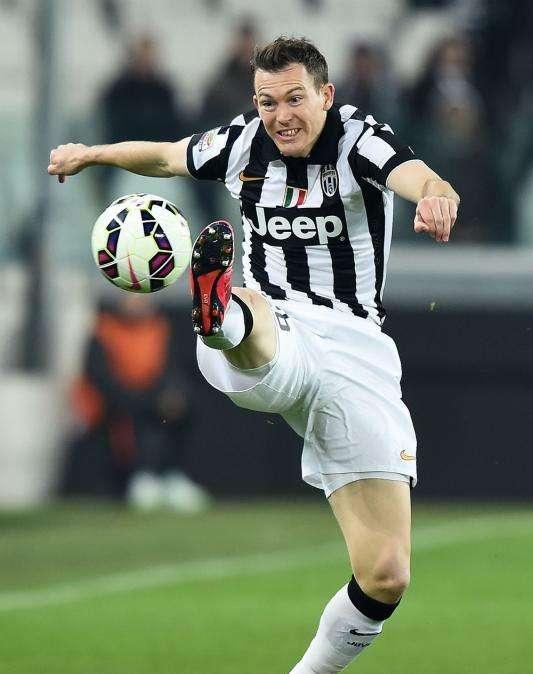 Tifosi Lazio contro Lichtsteiner 