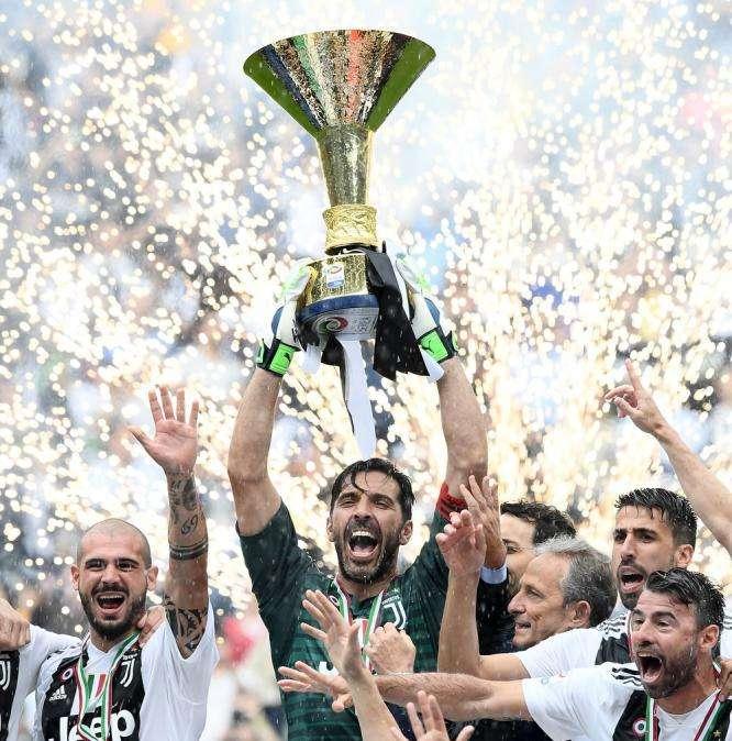 Erri De Luca: "La Juve per il Napoli non deve essere nè una risorsa nè un problema, ma un dato di fatto"
