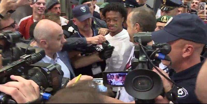 CUADRADO: "Non mi aspettavo accoglienza del genere, mi fa stare felice. Juve grandissima squadra, ha tutto per lottare per il titolo e difenderlo. Darò il 100%" (VIDEO)