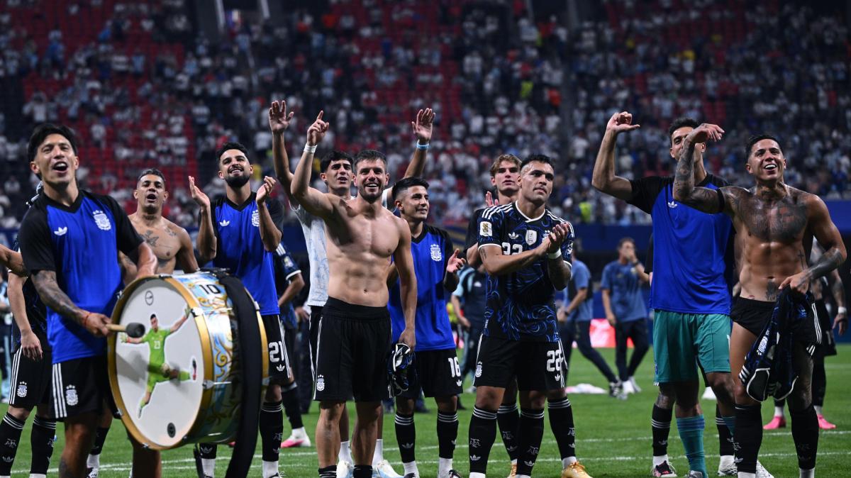 Mondiali, lo striscione di Messi e compagni a fine gara: "Le Malvinas sono argentine"