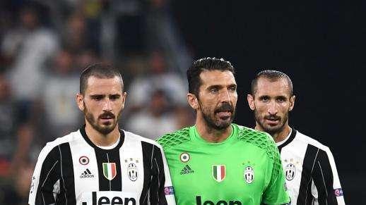 LIVE TORINO - Chiellini ko nella rifinitura. Allegri pensa ad un 4-4-2 che diventa un 3-5-2. In difesa Benatia e Barzagli. Cuadrado e Lemina titolari. In attacco accanto a Dybala torna Mandzukic   