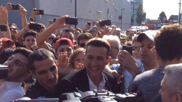LIVE TJ - Ufficiale: Bernardeschi ha firmato fino al 2022. Ad accoglierlo c'erano 250 tifosi. Domani partirà per gli States (FOTO-VIDEO)