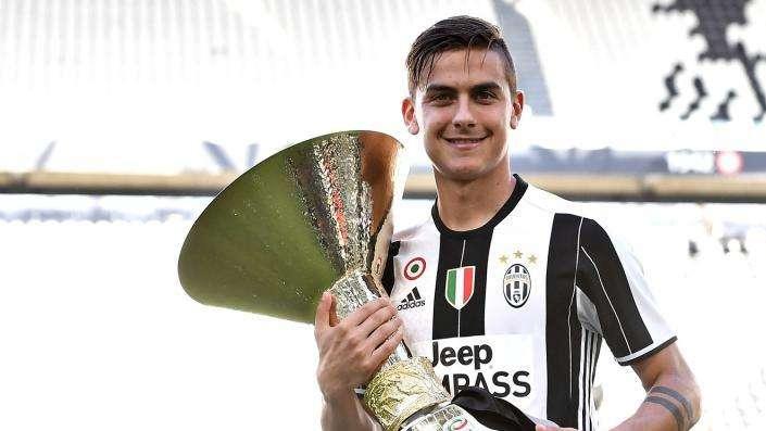 LIVE MEDIA DAY - DYBALA IN MIXED ZONE: "Abbiamo maggiore consapevolezza rispetto a due anni fa. Mancano cinque giorni dobbiamo prepararci bene"