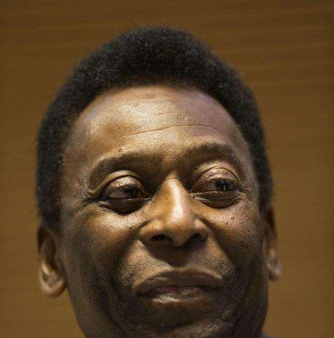 Maradona, gli auguri di Pelé: "Tiferò sempre per te"