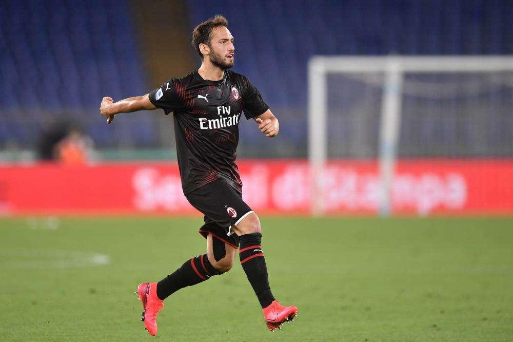 QUI MILAN - Calhanoglu recupera e partirà titolare contro la Juve, Bonaventura in vantaggio su Paquetà