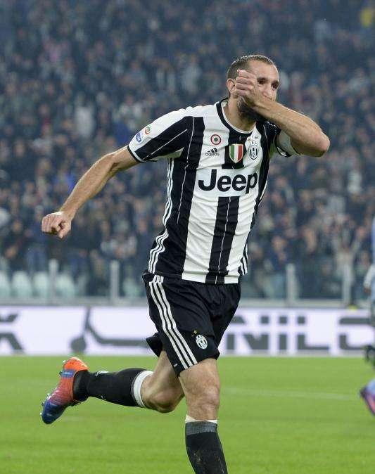 LIVE VINOVO - Allenamento a base di possesso palla e partitella. Rientrati Higuain e Cuadrado. In campo anche Marchisio. Permesso per Alves. Il Pipita è apparso molto sorridente. Sabato possibile 4-3-3 . Domani alle 12 parlerà Allegri 