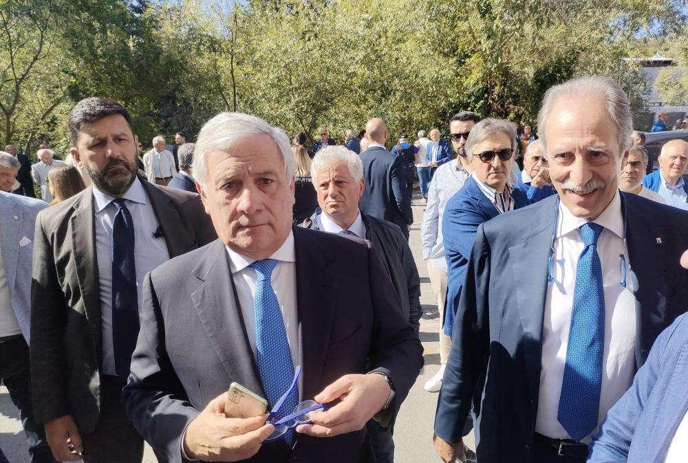 Calcio, Tajani in visita a Coverciano: pranzo con gli Azzurri