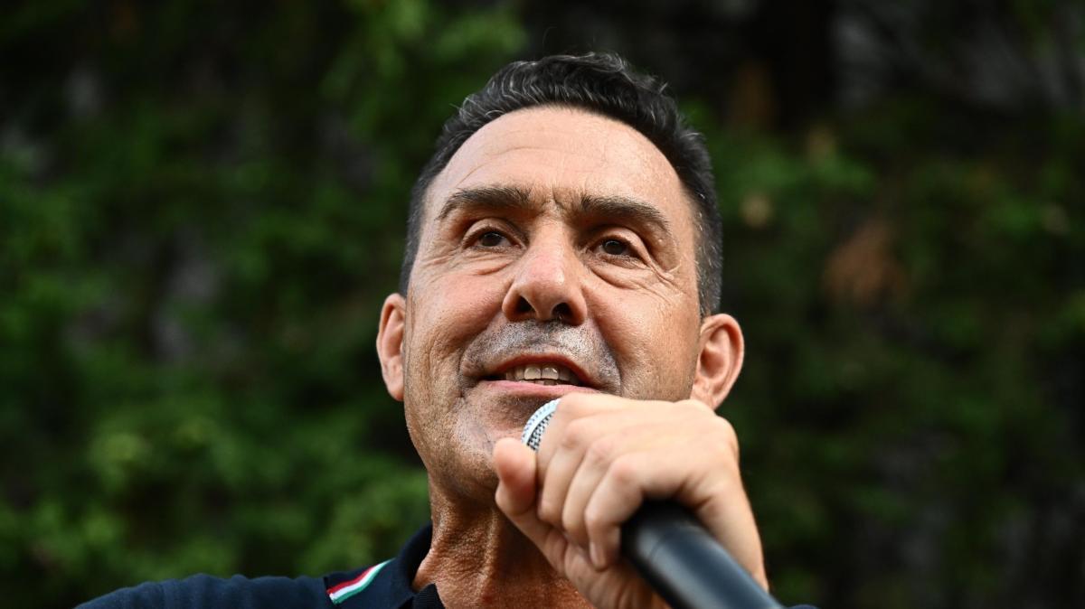 Vannacci: "Sponsor russi? La politica non si schieri contro Pirlo ct"