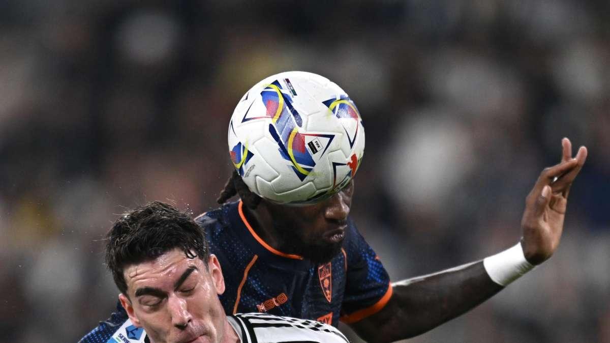 Gazzetta - Vlahovic, bisogna abbassare lo stipendio 