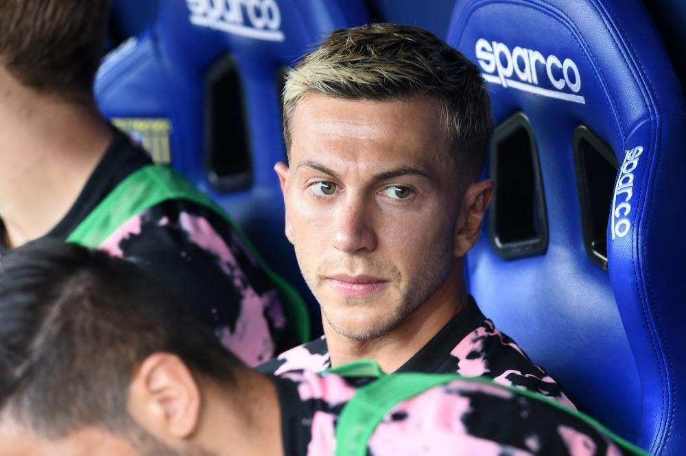 BERNARDESCHI: "Quando ho la possibilità di ringraziare i miei tifosi regalando la maglia, non faccio distinzioni “politiche”. Per me non esistono tifosi più o meno degni"