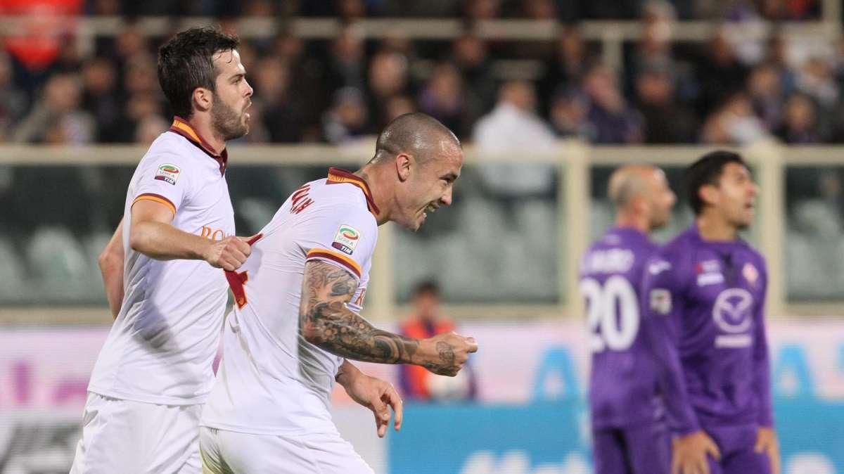 La Roma non molla, vince 1-0 e resta a meno otto