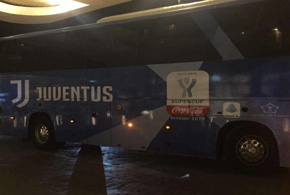 LIVE RIAD - Nella notte l'arrivo della Juve. I tifosi disertano (FOTO-VIDEO)