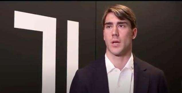 LIVE TJ - VLAHOVIC in conferenza: "Sono emozionato e orgoglioso. La Juve non aspetta nssuno. Ho scelto la 7 perché era il numero più vicino alla 9"