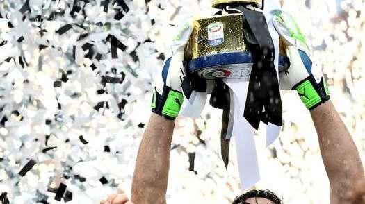 UFFICIALE - La Juventus saluta Buffon 