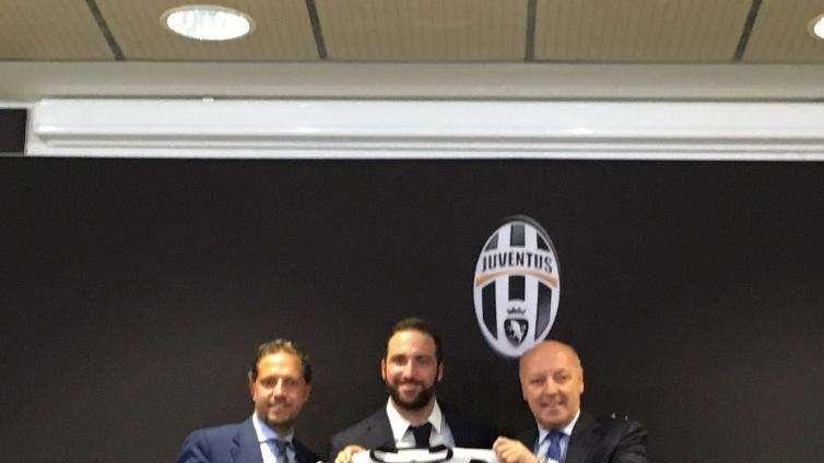 Higuain risponde ai tifosi: "Bello giocare allo Stadium. Spogliatoio fantastico, speriamo di vincere e di esultare insieme"