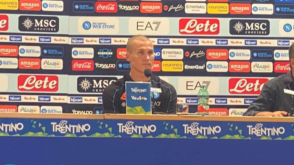 Napoli, Ostigard risponde così ad un tifoso bianconero: "Juve di m**da"