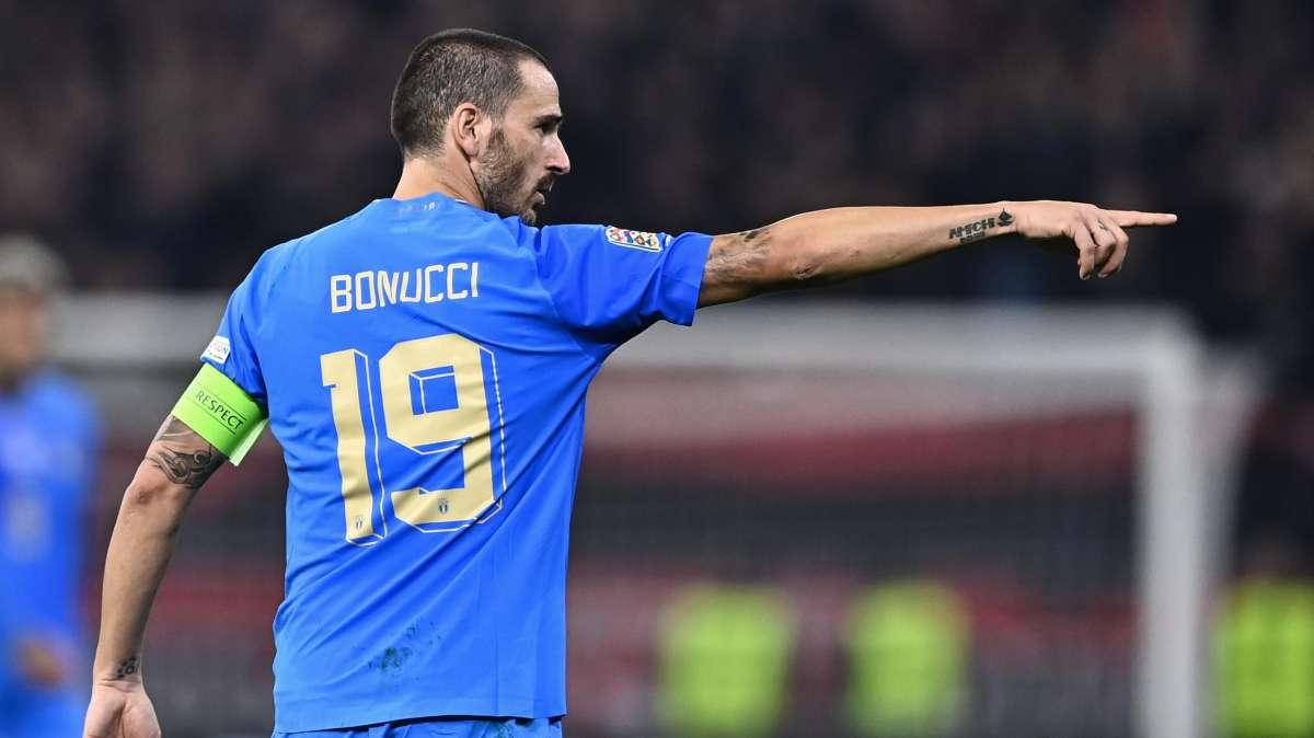 Bonucci in conferenza: "Rispetto ma non condivido le parole di Cannavaro, i giorni in Sardegna ci hanno aiutati"
