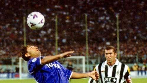 17 giugno 2001, il saluto di Zizou