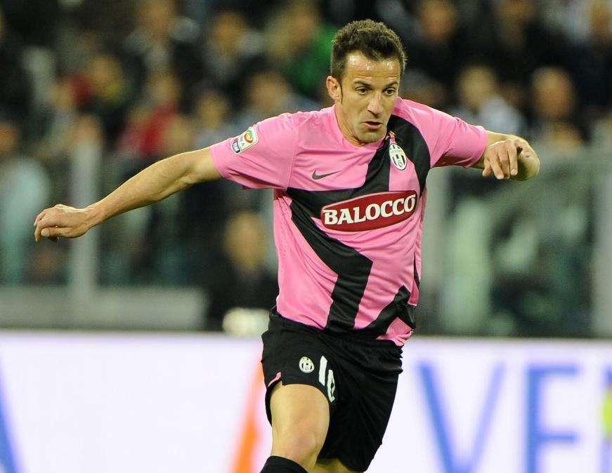 VIDEO - La Juventus su Twitter: "Vi ricordate questa magia Del Piero su punizione?"