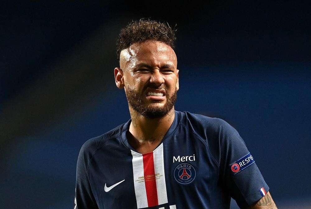 Neymar spegne ogni voce di mercato: "Ciao fake news, per voi sole, pace e amore"