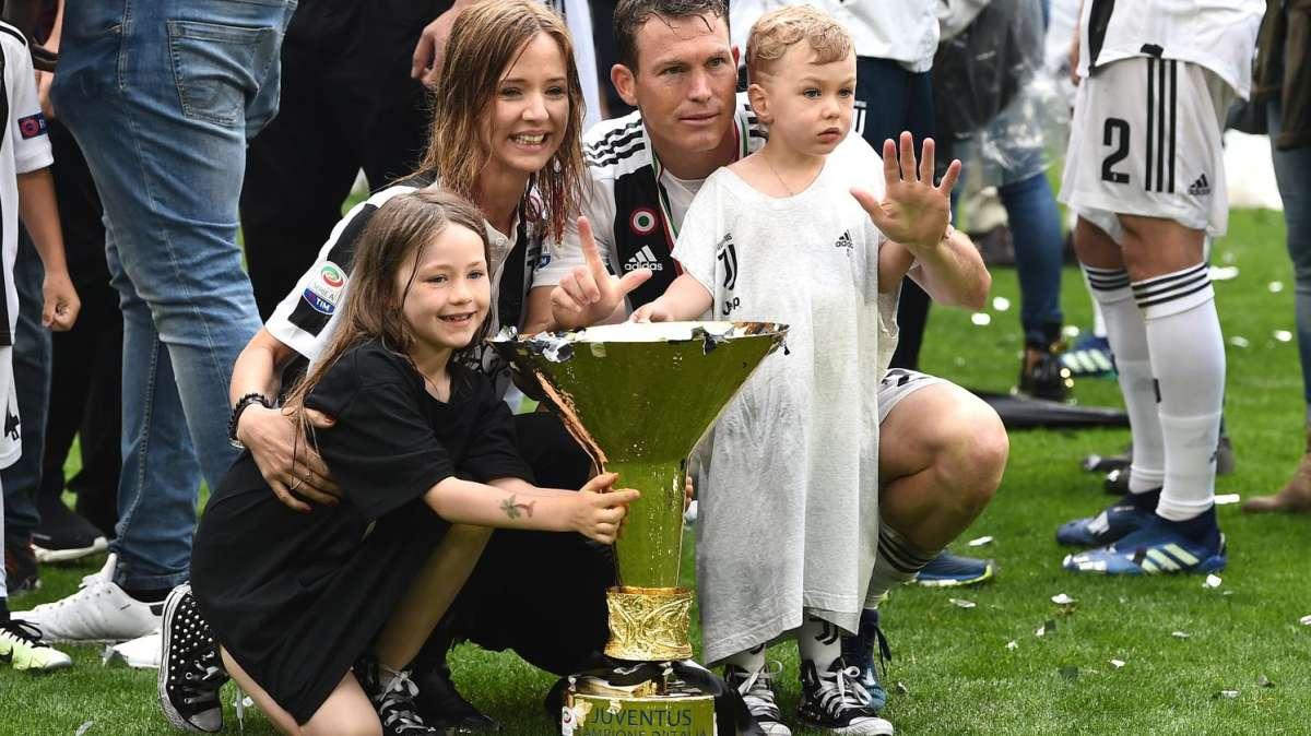 ESCLUSIVA TJ - Stephen Lichtsteiner: "Juve orologio in difficoltà, stagione così va accettata. Fiducia nella dirigenza, Pirlo merita la riconferma. Inter? Per vincere doveva comprare gli juventini. Su Pogba e Dybala..."