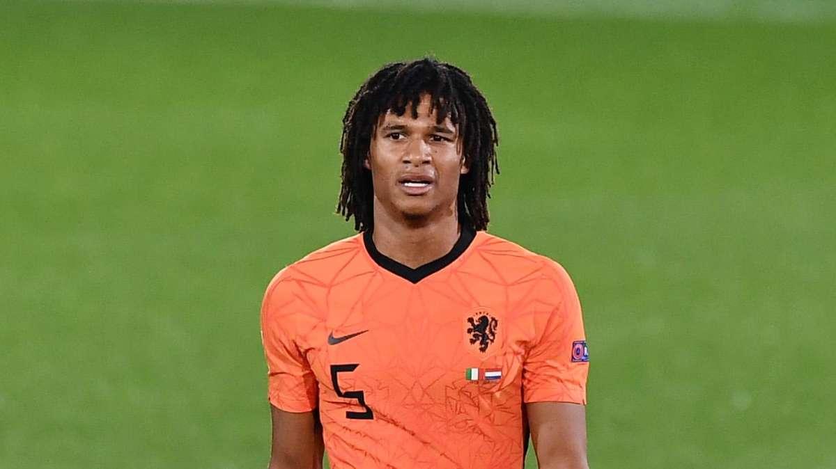 Il Chelsea si cautela: se salta De Ligt, mirino su Aké
