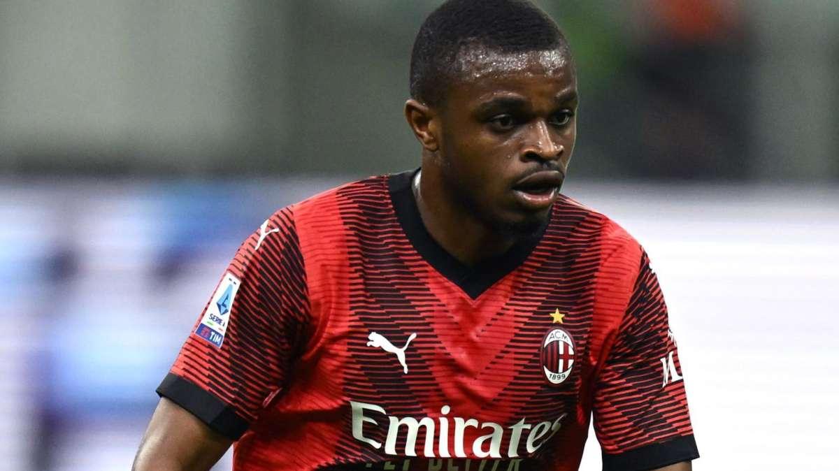 Sky - Stretta Juventus per Kalulu, incontro in corso con gli agenti