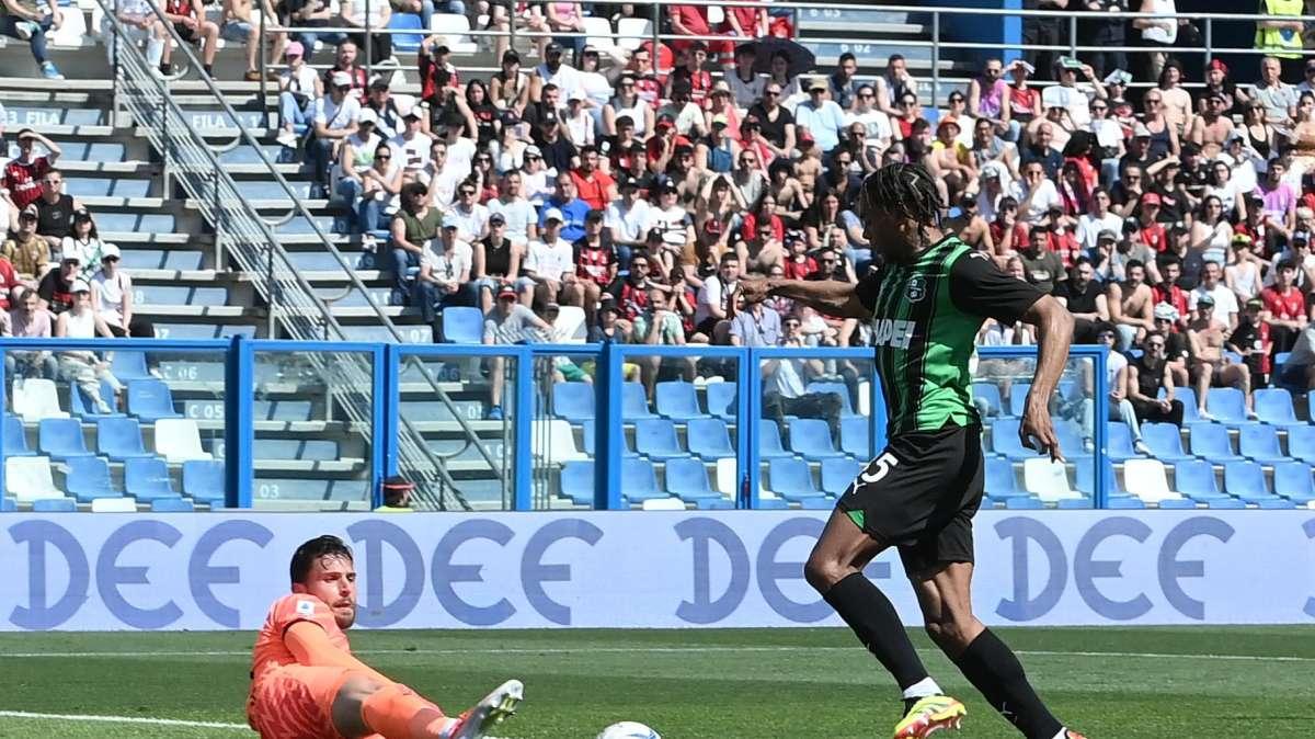 Gazzetta - Laurientè, la Juve può proporre alcuni giovani della Next Gen al Sassuolo