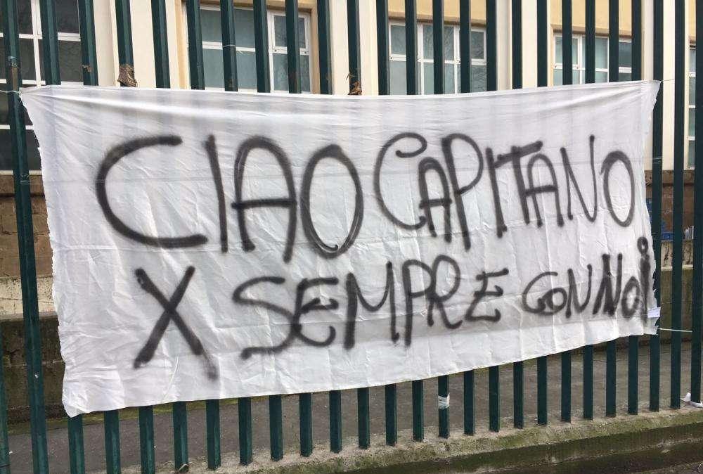 Tutto si ferma, ora non ci sono maglie o colori che tengano 