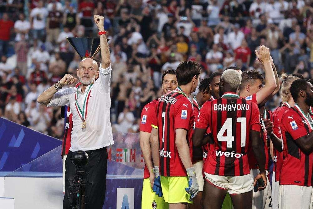Scudetto Milan: pullman rossoneri lascia il Mapei Stadium