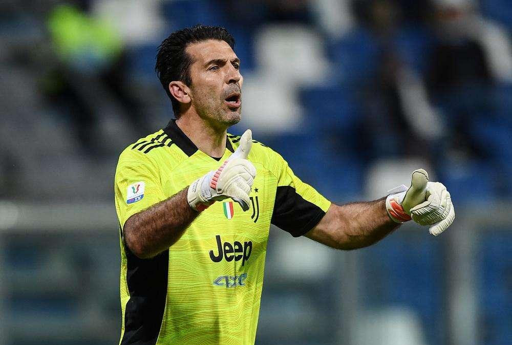 BUFFON: "Continuerò a giocare, tante offerte sul tavolo. Non farò il secondo: entro 4 giorni la decisione"