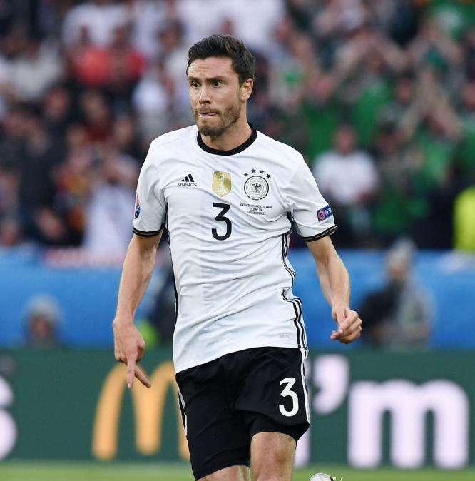 Juve, idea Hector per la fascia mancina