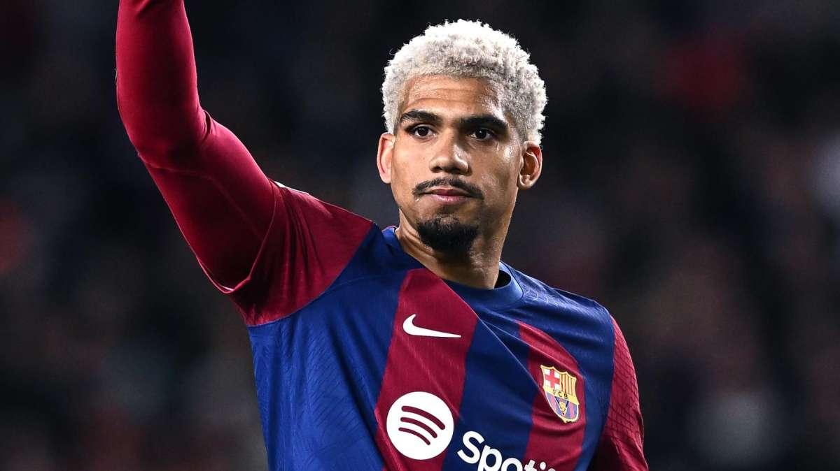 Barcellona-Betis, Araujo titolare tra le fila blaugrana