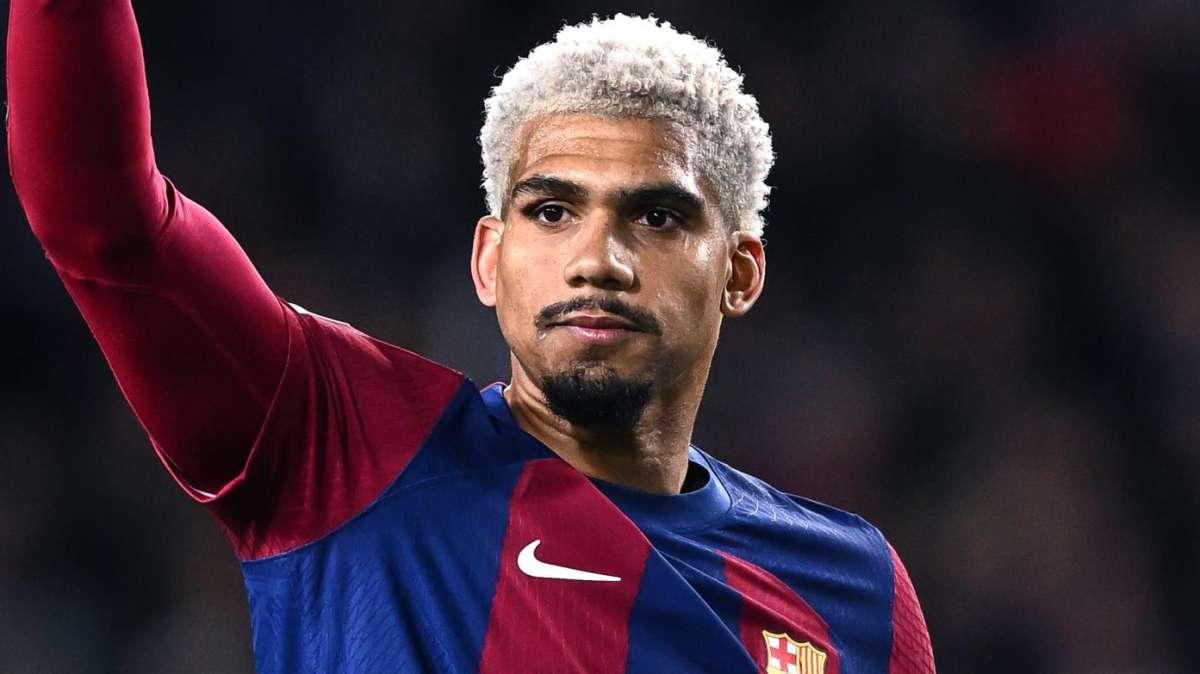 Romano: "Araujo obiettivo numero uno della Juve, si lavora per convincere il calciatore"