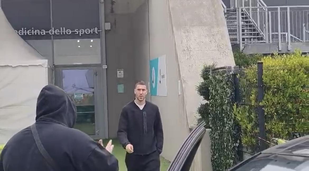 Lesione di alto grado per Vlahovic: saranno necessari altri controlli per definire le modalità terapeutiche. Allenamento in mattinata per la Juve (Foto e Video)