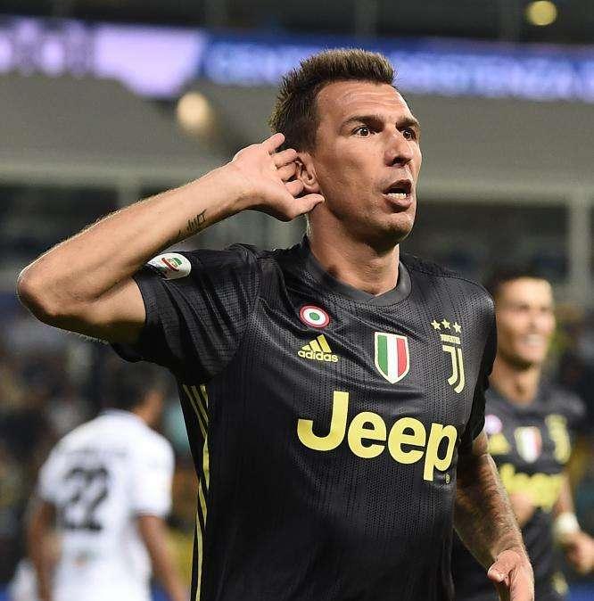 Sportitalia - Pedullà: "Rinnovo Khedira? Premio al tuttologo. Nelle prossime 48 sviluppi su Rugani. E potrebbe prolungare anche Mandzukic..."