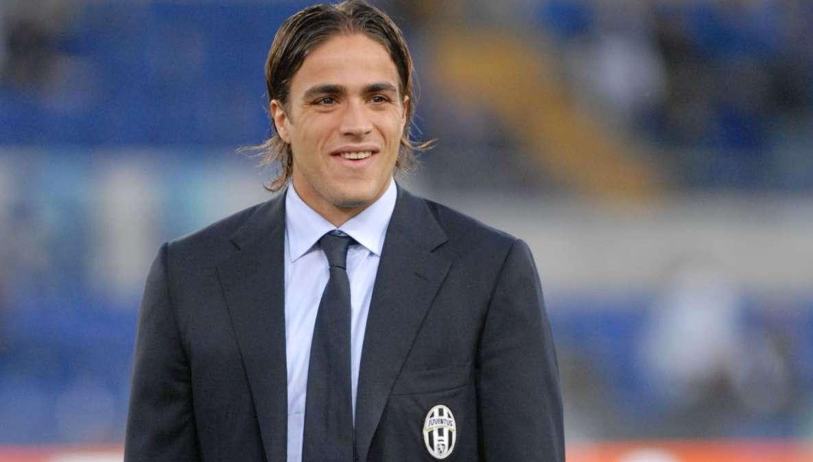 MATRI FA DOPPIETTA: lite tra veline e un bacio galeotto