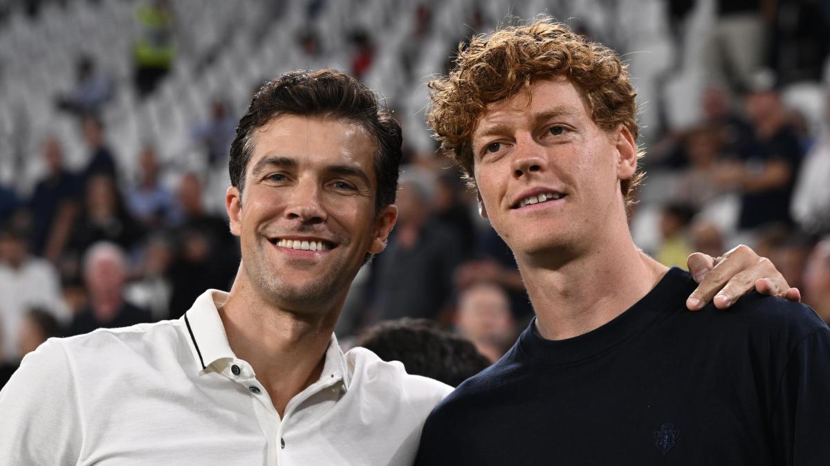 Juventus-Milan, parata di stelle all'Allianz Stadium: da Jonh Elkann a Sinner, fino a Ramazzotti e Bolle
